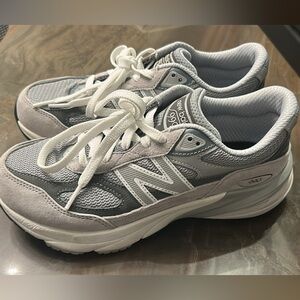 New Balance 990 Sneakers - Unisex 6/ Women’s 7.5